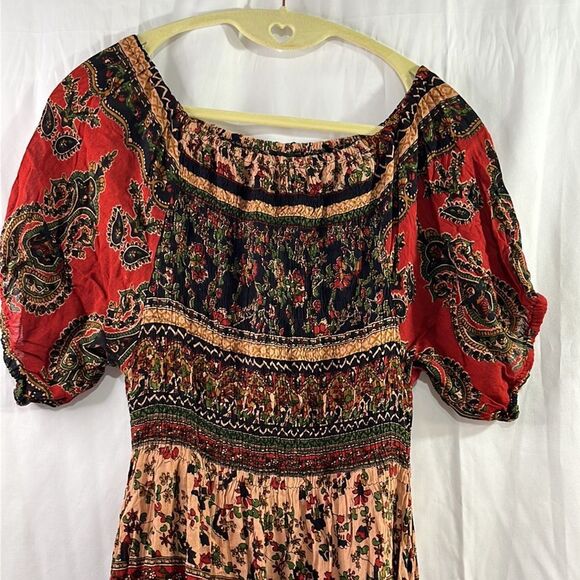 Small boho Ana and rose dress longer sides elastic top area. Rayon - Picture 2 of 6